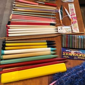 Lot of Knitting Needles, accessories & 3 cases